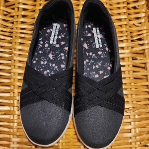 Skechers Women's Black Crisscross Flats